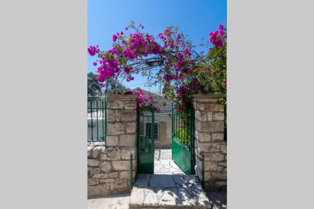 Thanos Cottage Vlachopoulatika Luaran gambar